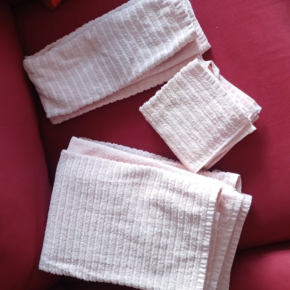 IKEA Vågsjön bathroom towel set